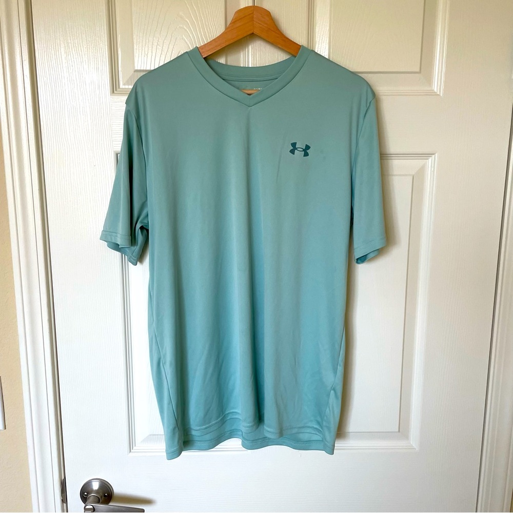 Mens Large Under Armour tshirt vneck